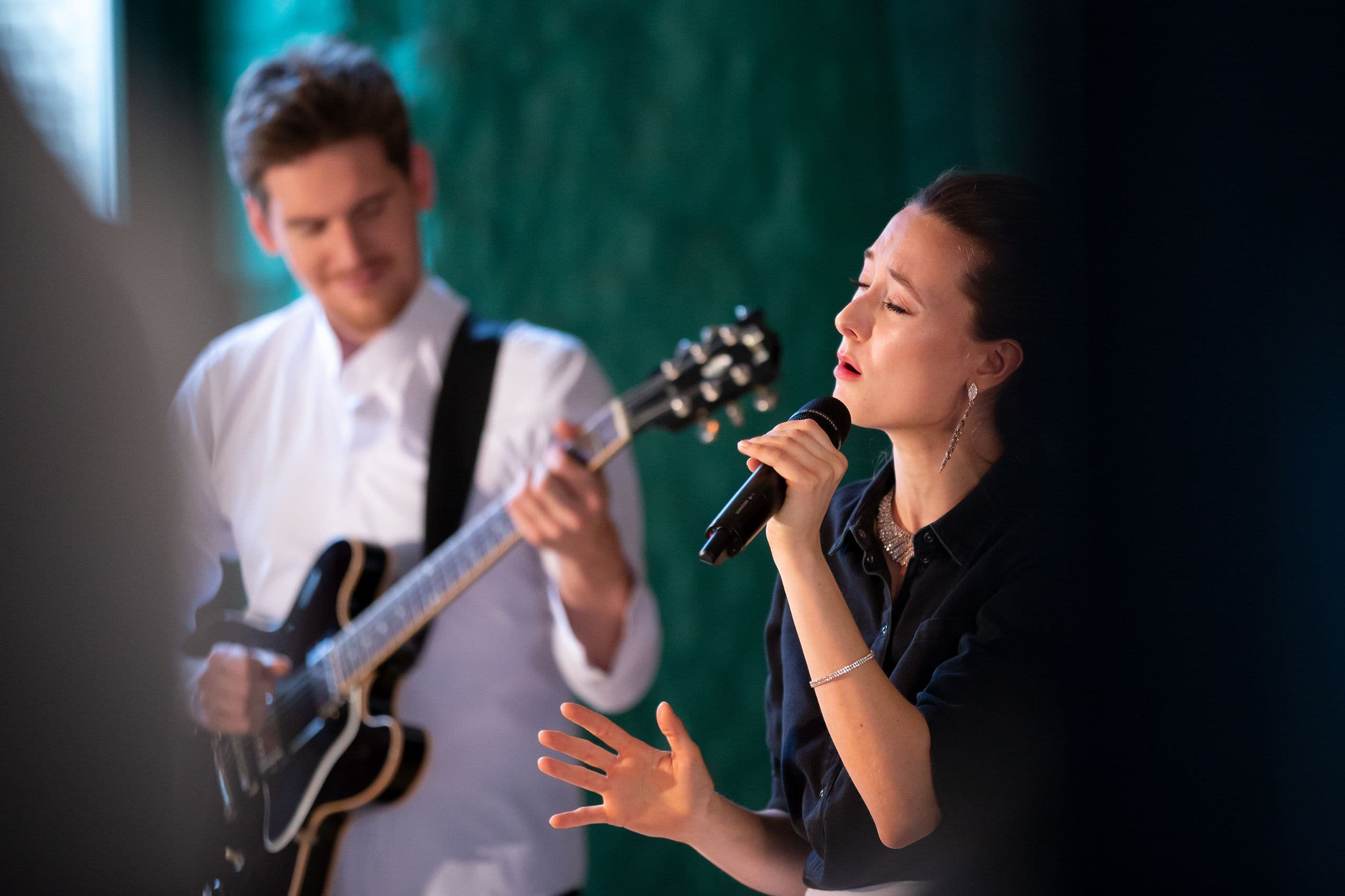 LOUNGE — Jasmin Graff